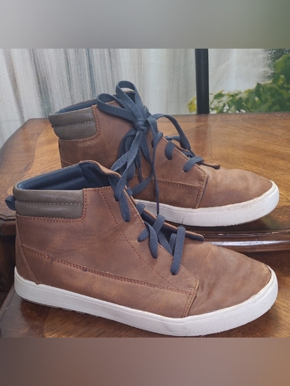 Wonder Nation Boys 5 brown high top chukka style brown shoes blue laces